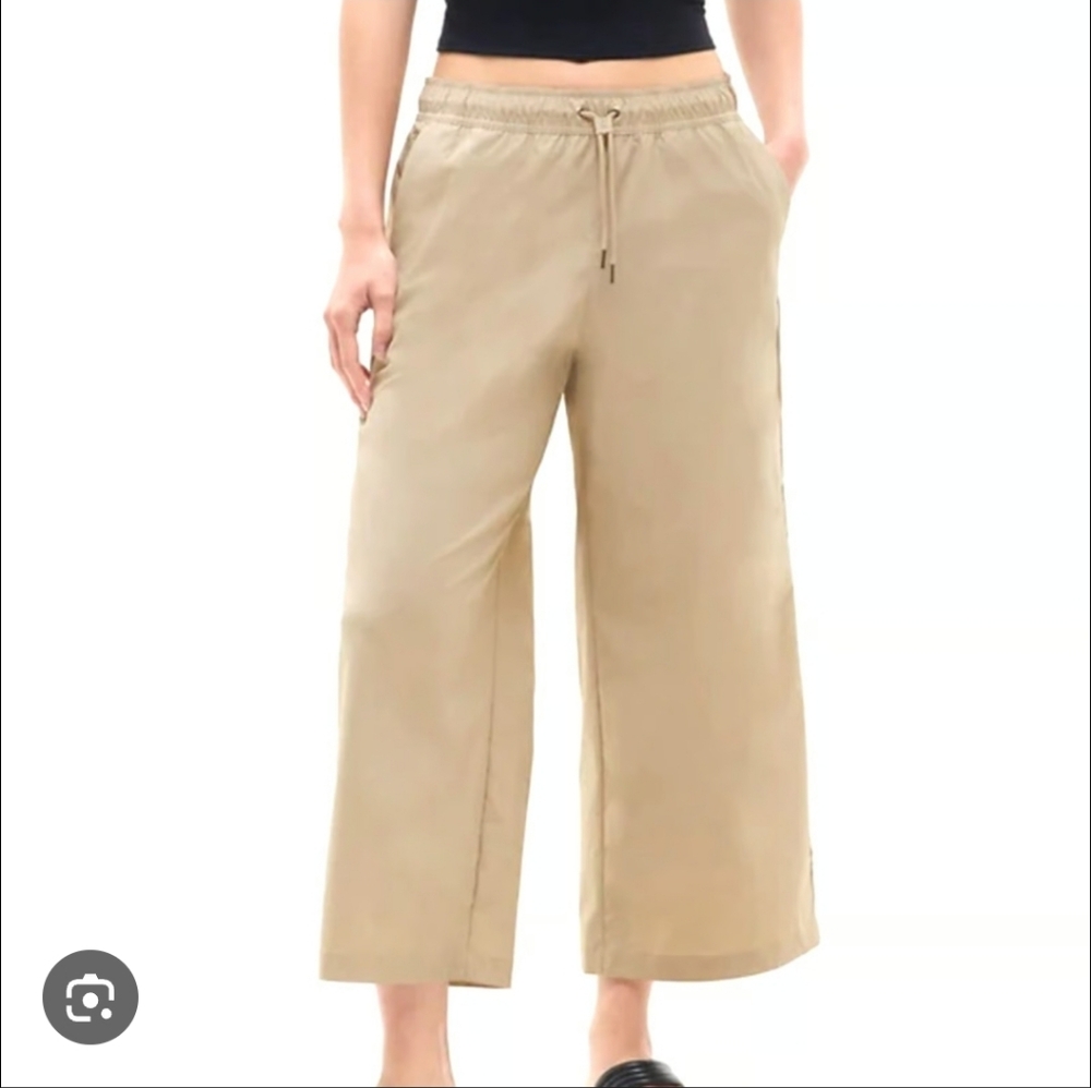 New Athleta Mid Day Crop Pants Large Nwt